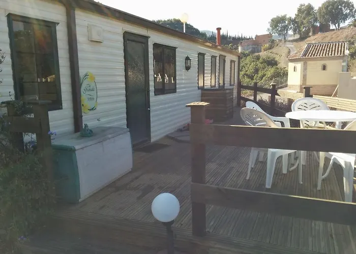 مكان تخييم Camping Iznate