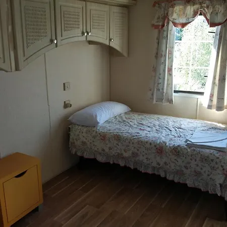 مكان تخييم Camping Iznate